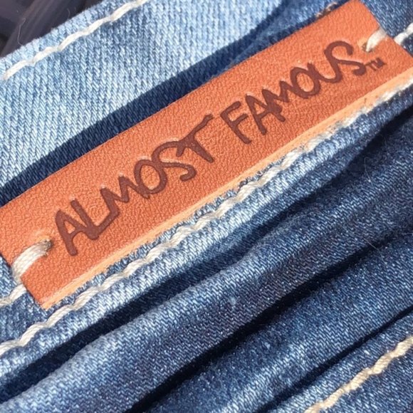 LIKE NEW ALMOST FAMOUS SLIM STRAIGHT JEANS 9/29x30 ๐ - Picture 3 of 13